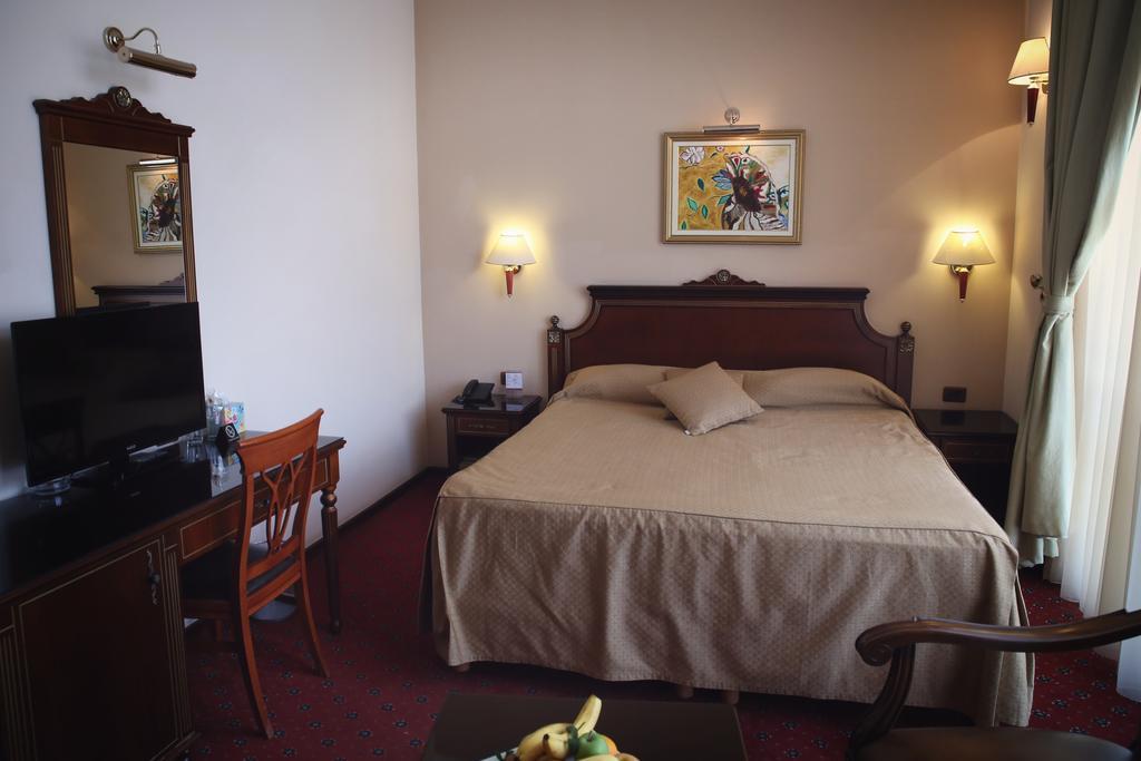 Hotel Millenium 비톨라 외부 사진